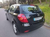 Usado Kia Ceed Active 126 CV (92 kW) 2010 Negro Utilitario