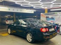 Usado VW Jetta Highline 140 CV (102 kW) 2010 Negro Berlina