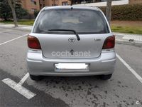 Usado Toyota Yaris Sol 75 CV (55 kW) 2004 Gris / plata Berlina