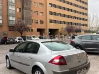 Usado Renault Mégane Authentique 120 CV (88 kW) 2006 Gris / plata Berlina