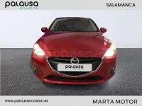 Usado Mazda 2 90 CV (66 kW) 2017 Granate Berlina