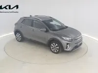 Usado Kia Stonic 100 CV (73 kW) 2025 Gris / plata SUV