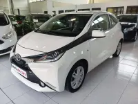 Usado Toyota Aygo X-play 69 CV (50 kW) 2016 Blanco Utilitario