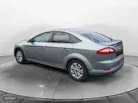 Usado Ford Mondeo Ghia 125 CV (91 kW) 2010 Gris Berlina