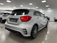 Usado Mercedes A180 AMG line 109 CV (80 kW) 2015 Gris / plata Utilitario