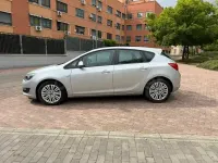 Usado Opel Astra Selective 116 CV (85 kW) 2015 Gris / plata Berlina