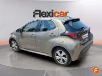 Usado Toyota Yaris Hybrid Active 116 CV (85 kW) 2025 Marrón Berlina