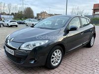 Usado Renault Mégane Authentique 100 CV (73 kW) 2011 Gris / plata Berlina