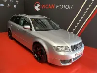 Usado Audi A4 220 CV (161 kW) 2002 Plateado Familiar