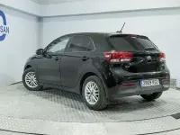 Usado Kia Rio 100 CV (73 kW) 2017 Negro