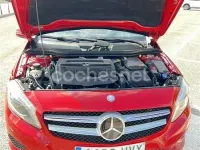 Usado Mercedes A180 Urban 109 CV (80 kW) 2014 Rojo Utilitario