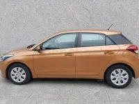Usado Hyundai i20 84 CV (61 kW) 2016 Marrón Berlina