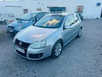 Usado VW Golf IV Highline 105 CV (77 kW) 2005 Gris / plata Berlina