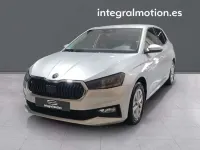 Usado Skoda Fabia Selection 95 CV (69 kW) 2025 Blanco Utilitario