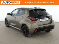Usado Toyota Yaris Hybrid Plus 116 CV (85 kW) 2022 Gris Berlina