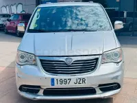 Usado Lancia Voyager Silver 163 CV (119 kW) 2012 Gris / plata Monovolumen