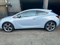 Usado Opel Astra GTC Sport 165 CV (121 kW) 2011 Azul Utilitario