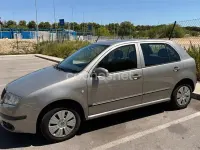 Usado Skoda Fabia Comfort 75 CV (55 kW) 2006 Gris / plata Berlina