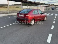 Usado Renault Mégane Expression 80 CV (58 kW) 2001 Rojo Berlina