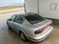Usado Seat Toledo Sport 105 CV (77 kW) 2004 Gris / plata Berlina