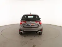 Usado Toyota Yaris Active 111 CV (81 kW) 2019 Gris Berlina