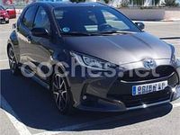 Usado Toyota Yaris Hybrid Plus 116 CV (85 kW) 2021 Gris / plata Berlina