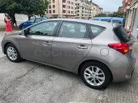 Usado Toyota Auris Business Edition 132 CV (97 kW) 2014 Beige Berlina