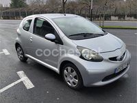 Usado Toyota Aygo 54 CV (39 kW) 2007 Gris / plata Utilitario