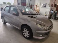 Usado Peugeot 206 70 CV (51 kW) 2005 Gris / plata Berlina