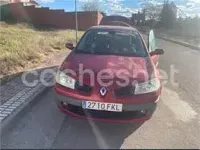 Usado Renault Mégane Dynamique 105 CV (77 kW) 2006 Granate Berlina