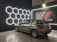 Usado Peugeot 308 Access 92 CV (67 kW) 2011 Gris / plata Berlina