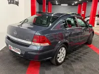 Usado Opel Astra Edition 100 CV (73 kW) 2009 Gris / plata Berlina