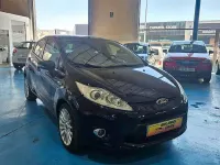 Usado Ford Fiesta Titanium 97 CV (71 kW) 2011 Azul Utilitario