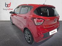 Usado Hyundai i10 Edition 87 CV (63 kW) 2019 Rojo Utilitario