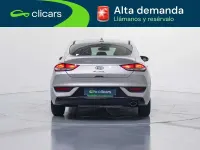 Usado Hyundai i30 120 CV (88 kW) 2018 Plateado Utilitario
