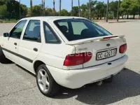 Usado Ford Escort Ghia 90 CV (66 kW) 1997 Blanco Berlina