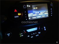 Usado Toyota Yaris Hybrid Active 100 CV (73 kW) 2015 Blanco Berlina