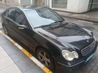 Usado Mercedes C220 Avantgarde 170 CV (125 kW) 2004 Negro Berlina