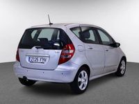 Usado Mercedes A180 Avantgarde 109 CV (80 kW) 2007 Gris / plata Berlina