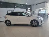 Usado Hyundai i20 100 CV (73 kW) 2025 Blanco Utilitario