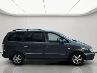 Usado Hyundai Trajet GLS 112 CV (82 kW) 2007 Gris Monovolumen