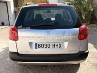 Usado Peugeot 207 Active 95 CV (69 kW) 2012 Gris / plata Familiar
