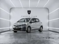 Usado Toyota Yaris Active 69 CV (50 kW) 2014 Gris Utilitario