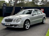 Usado Mercedes E220 Classic 150 CV (110 kW) 2006 Gris / plata Berlina