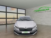 Usado Skoda Superb Style 218 CV (160 kW) 2021 Gris plata metalizado Berlina