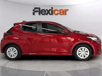 Usado Toyota Yaris Hybrid Active 116 CV (85 kW) 2023 Granate Berlina