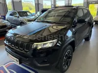 Usado Jeep Compass Trailhawk 240 CV (176 kW) 2024 Negro SUV