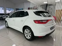Usado Renault Mégane LIMITED 116 CV (85 kW) 2019 Blanco Utilitario