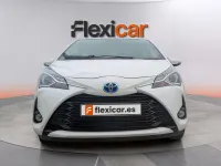 Usado Toyota Yaris Hybrid Active 100 CV (73 kW) 2018 Blanco Berlina