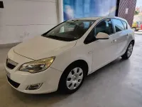 Usado Opel Astra Essentia 95 HP (69 kW) 2011 Branco Sedan